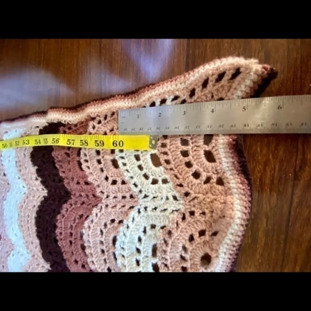 VINTAGE SCALLOP PATTERN GRANNY QUILT AFGHAN